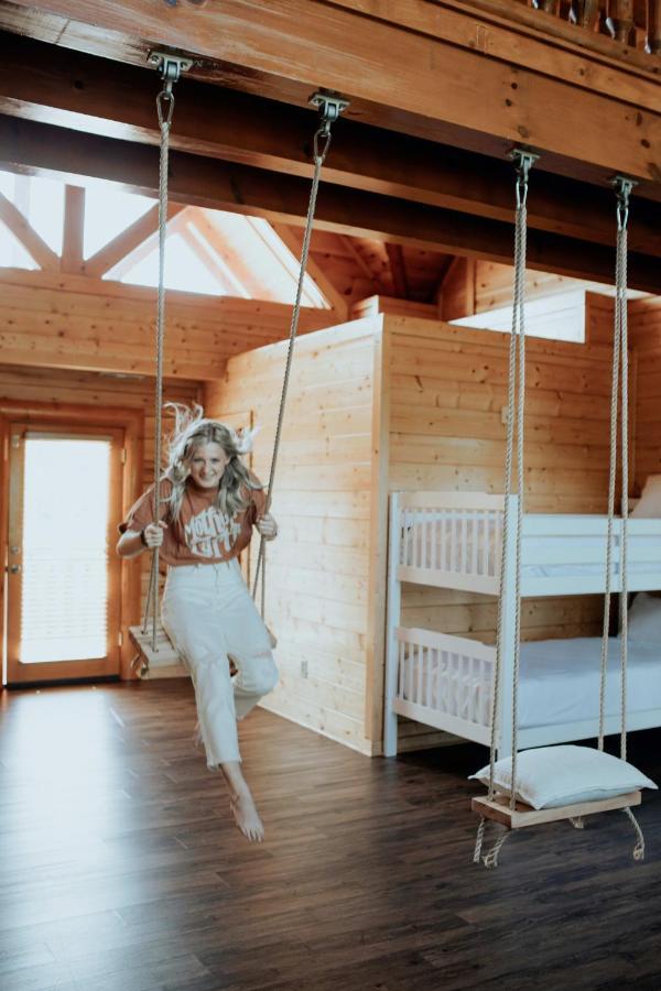 Gorgeous Large Mountain View Cabin W Hot Tub, Free Wifi, Games Villa เซอเวียร์วีล ภายนอก รูปภาพ