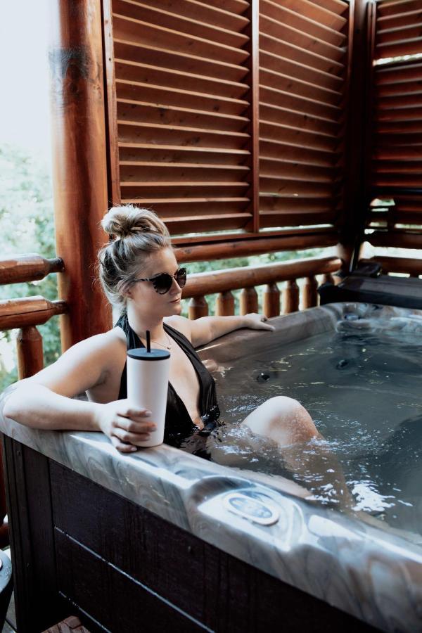 Gorgeous Large Mountain View Cabin W Hot Tub, Free Wifi, Games Villa เซอเวียร์วีล ภายนอก รูปภาพ
